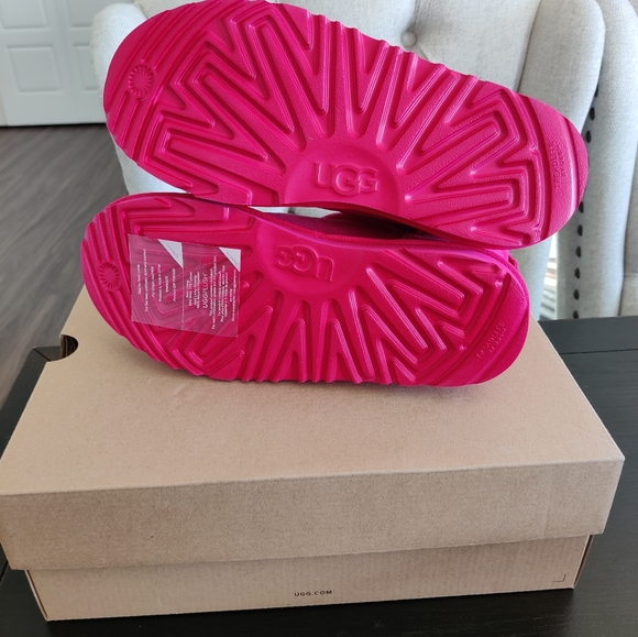 Ugg Kids Classic Mini II Booties Size 6 NIB - Picture 6 of 6